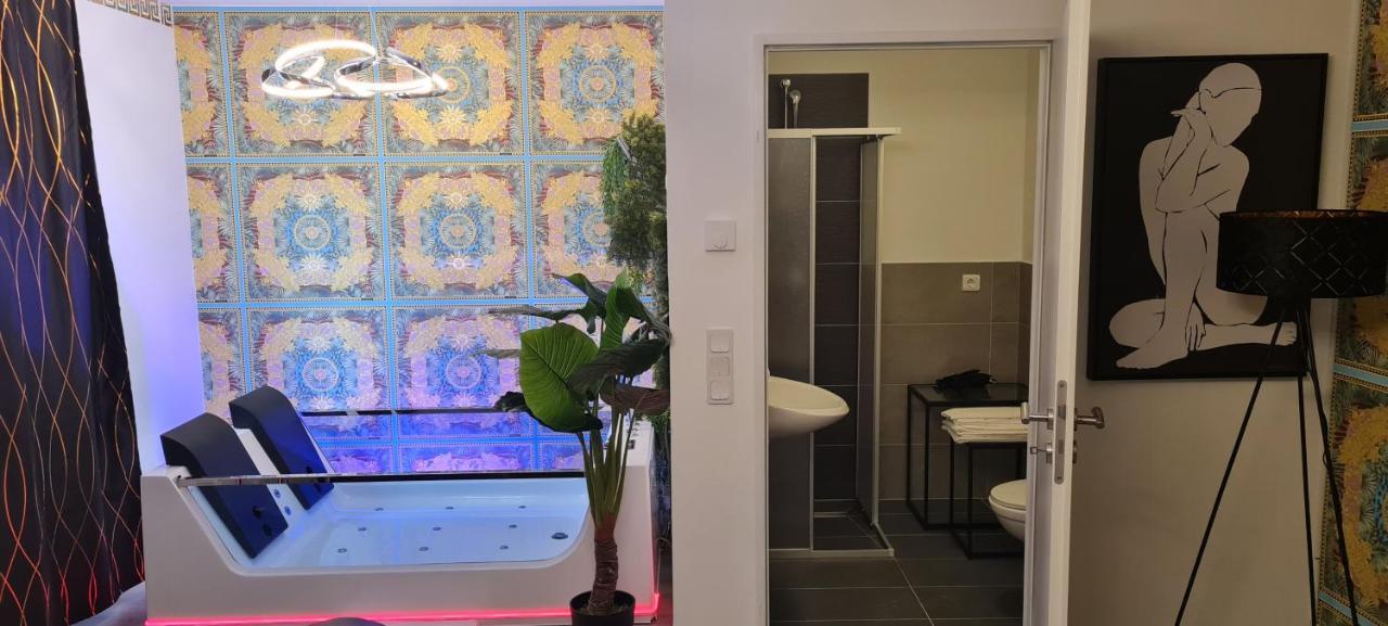 Luxury Love Room Spa Whirlpool Jacuzzi Nuremberga Exterior foto
